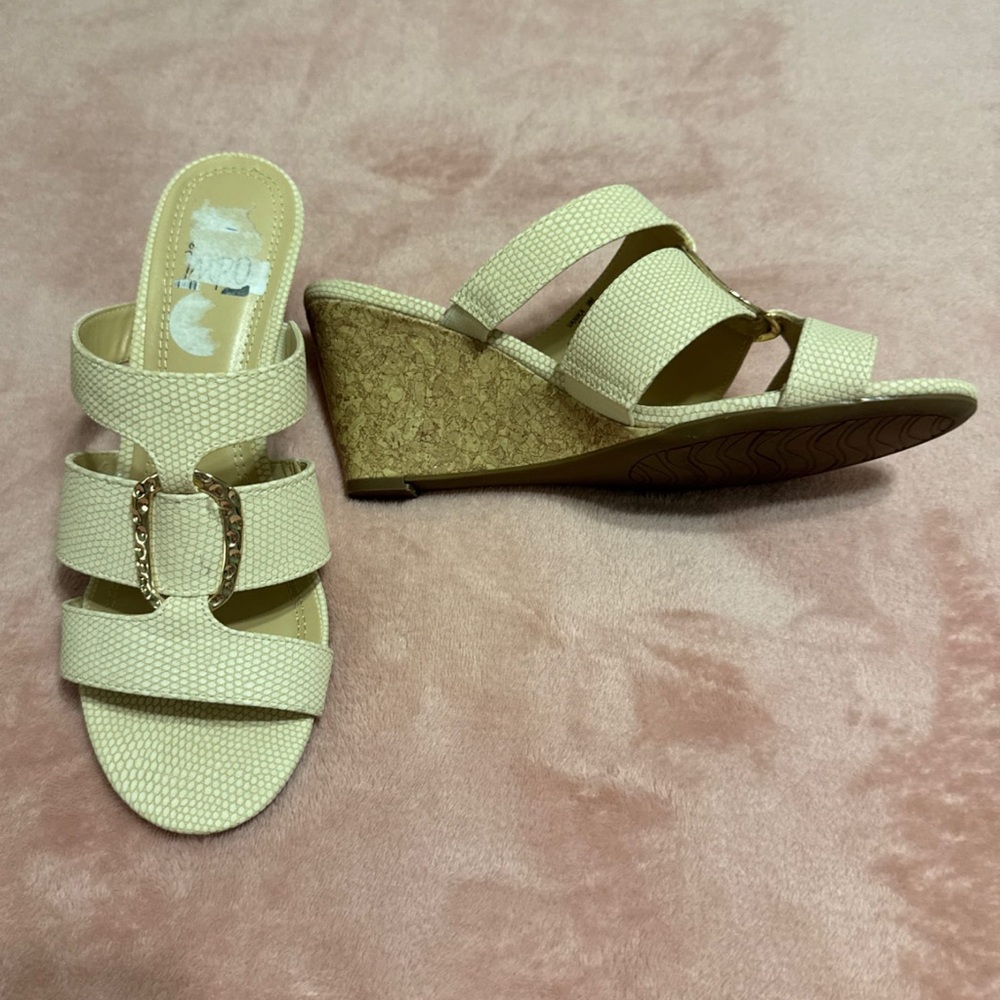 Brandnew never worn wedges super cute
